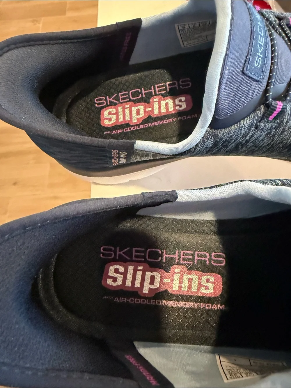 Skechers Hands Free Slip Ins Sneakers NIB